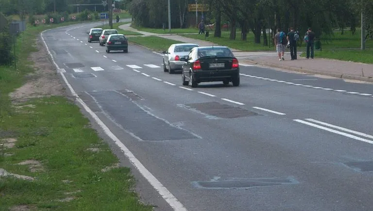 Wypadek ciężarówki na dk 25