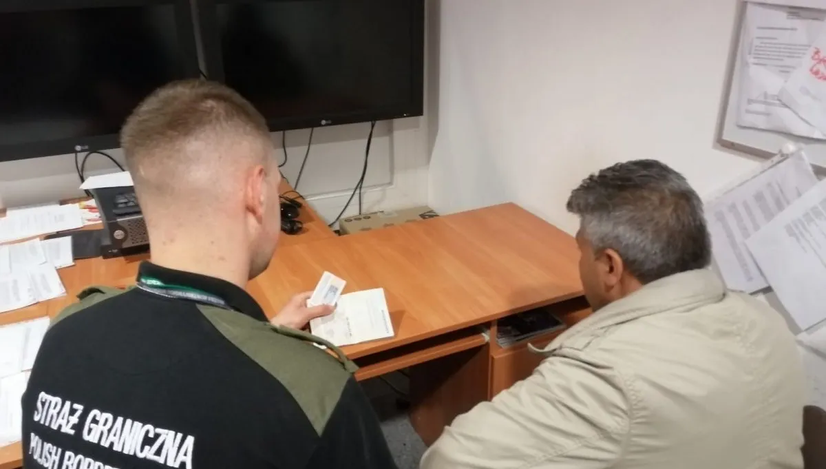 Syryjczyk wpadł z lewymi papierami. Chciał dotrzeć do Niemiec