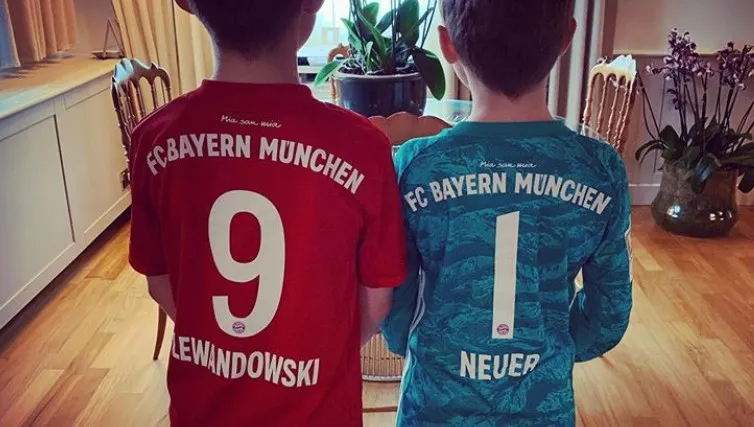Tego Robert Lewandowski się nie spodziewał! Elton John kupił synowi specjalną koszulkę