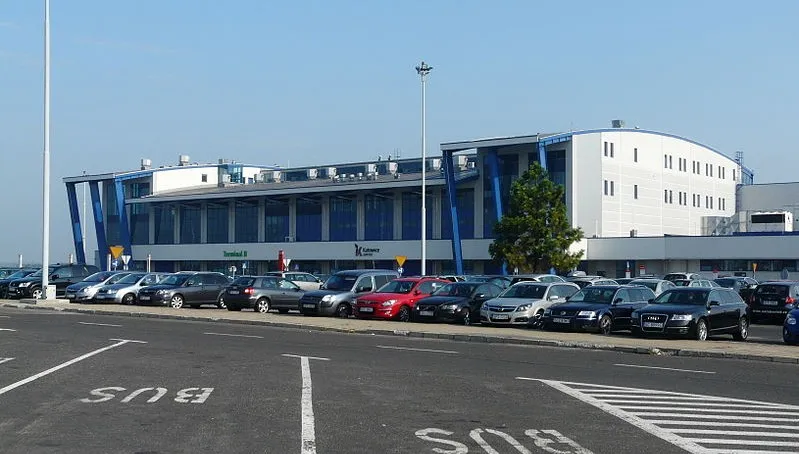 Wtargnął na płytę lotniska Katowice