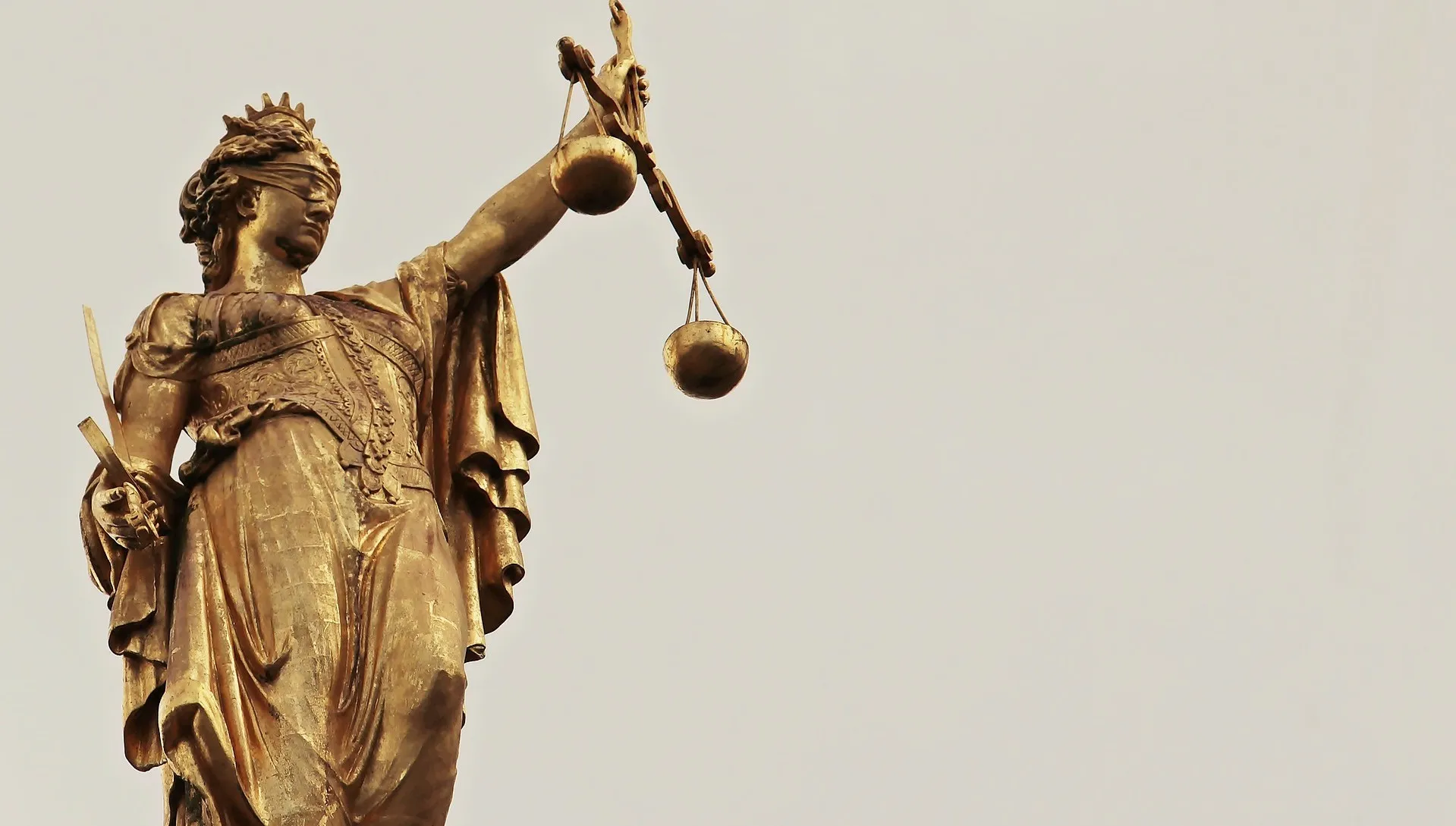Szef fundacji z Dolnego Ślaska z zarzutem seksualnych nadużyć. Ofiarami - młode podwładne 44-latka