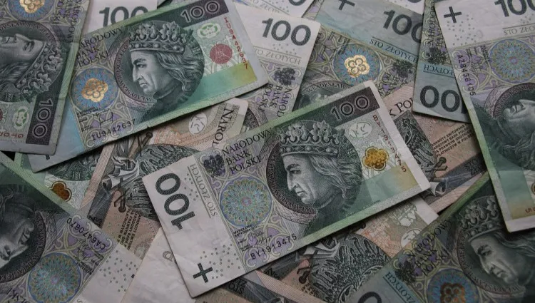 700 zł! - o tyle za rządów PiS wzrośnie płaca minimalna. Sukces premiera: "jesteśmy dumni"