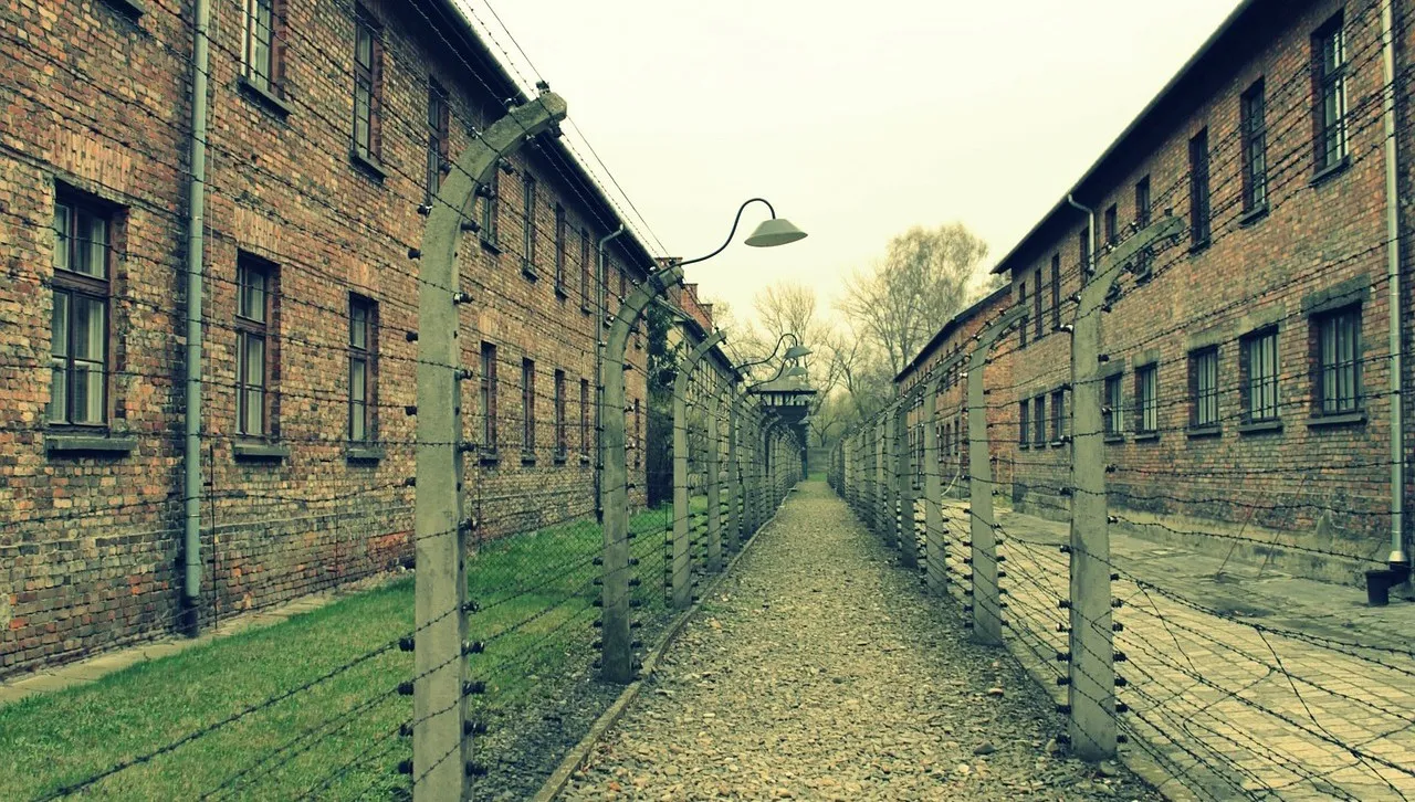 Uczczono rocznicę pierwszej deportacji Polaków do Auschwitz