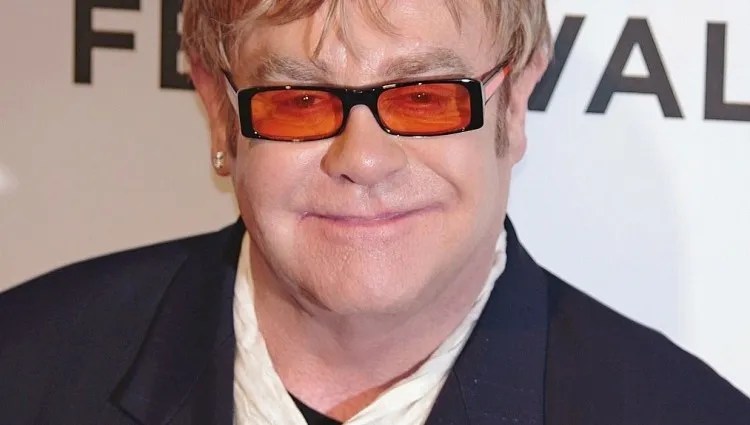 Elton John odznaczony przez prezydenta Francji. Został kawalerem Legii Honorowej
