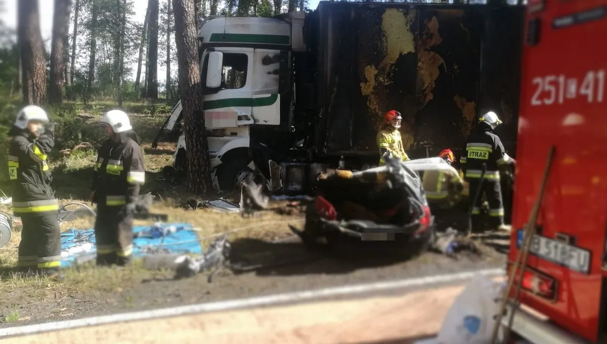 Groźny wypadek na krajowej "dziesiątce". Nie żyje jedna osoba