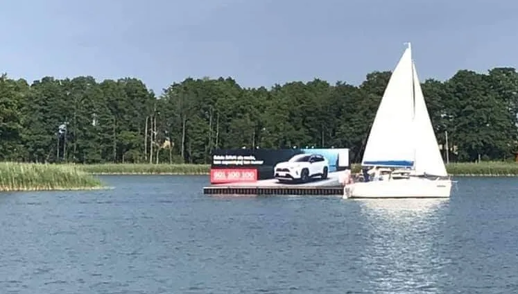 Reklamy Toyoty znikną z mazurskich jezior