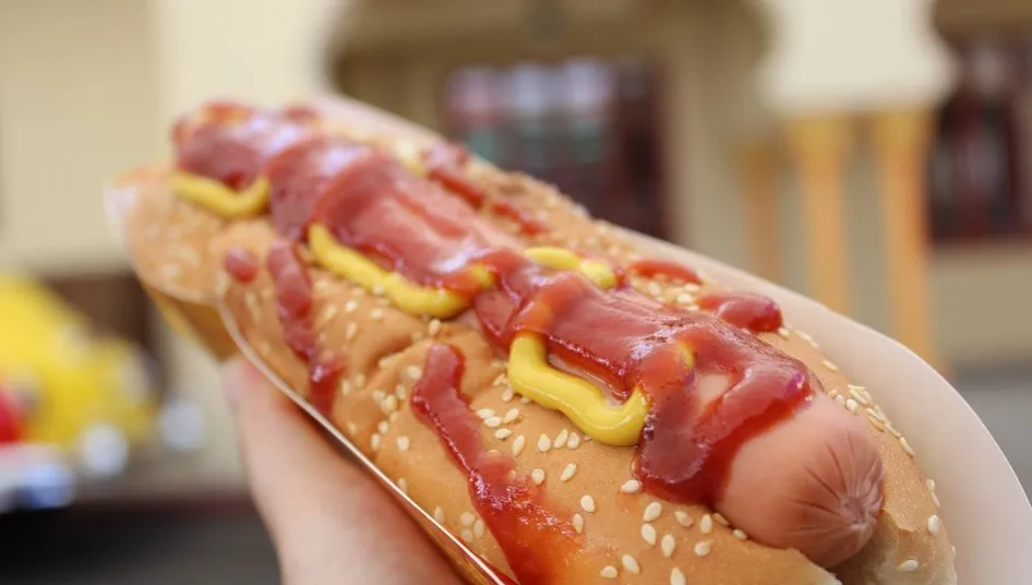 Joey "Jaws" Chestnut obronił tytuł mistrza świata. W jedzeniu... hot-dogów