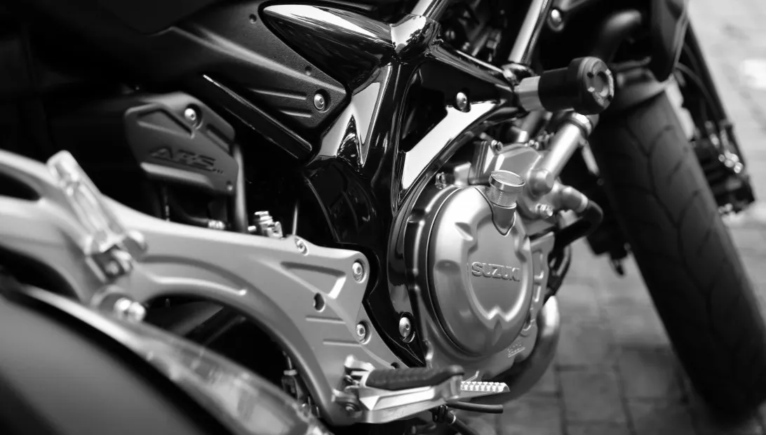 Pędził motocyklem 120 km/h. Nie miał prawka i był po alkoholu
