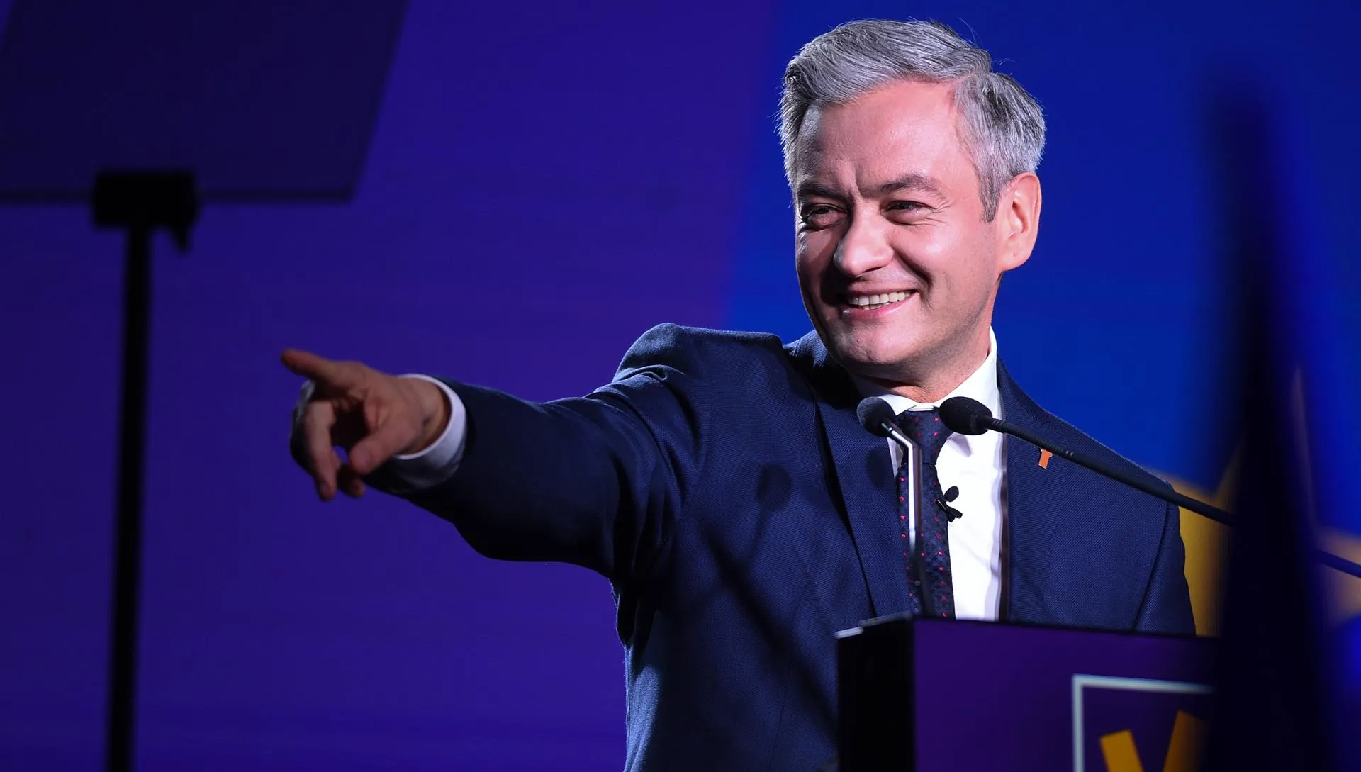 Biedroń nie chciał już stać w kącie. I też „prowadzi rozmowy”. Ale nie powie z kim