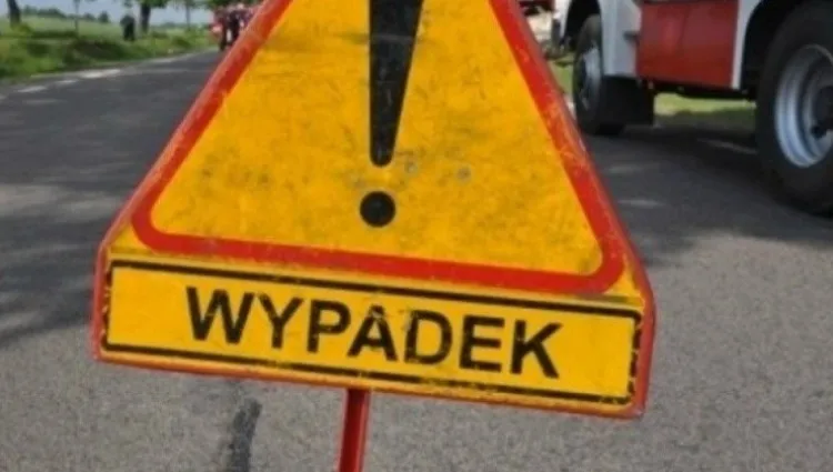  Auto uderzyło w słup – nie żyje dwóch młodych mężczyzn