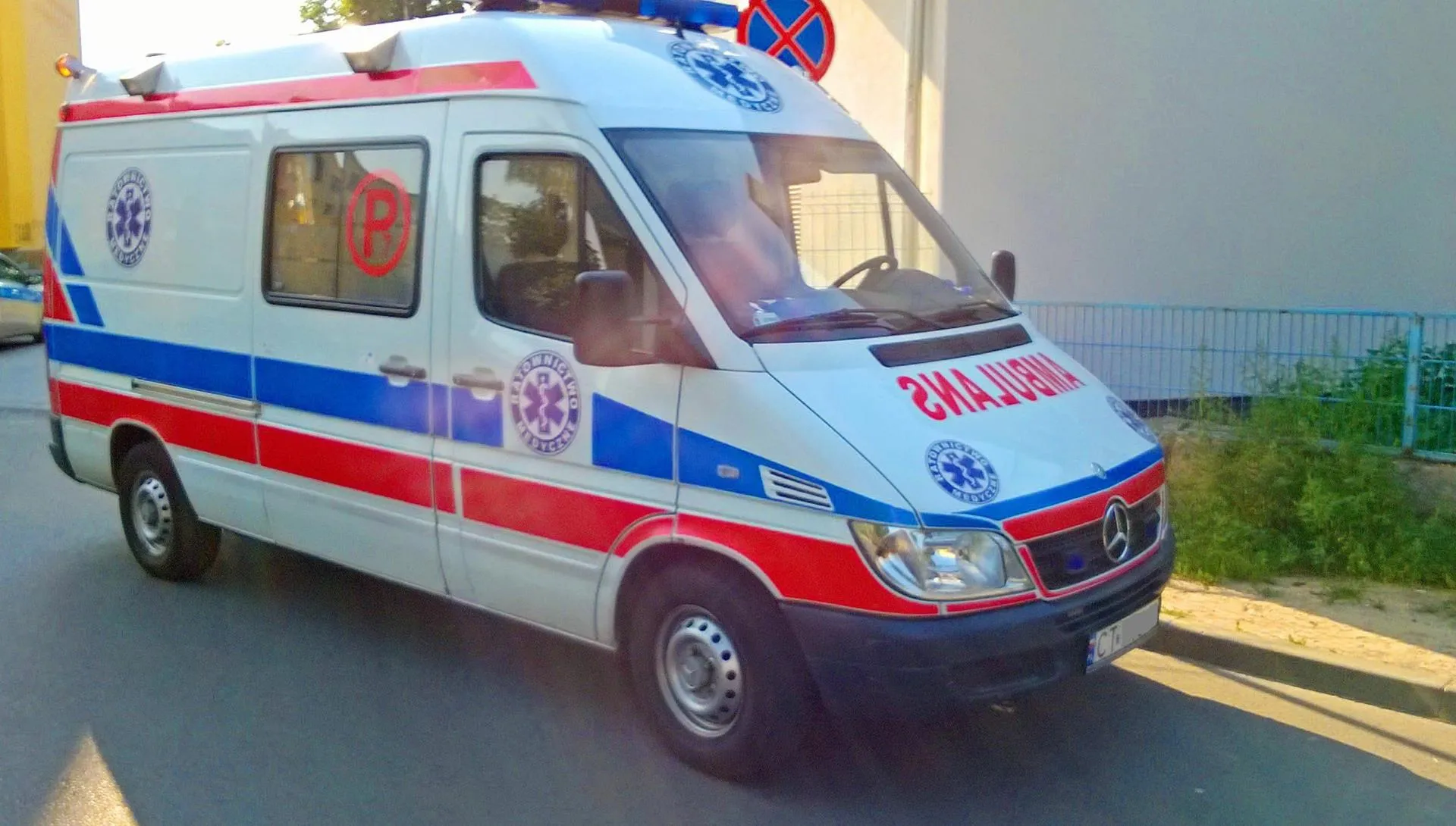Tragiczny finał zwózki zboża. Nie żyje 81-latek, jego wnuk został ranny
