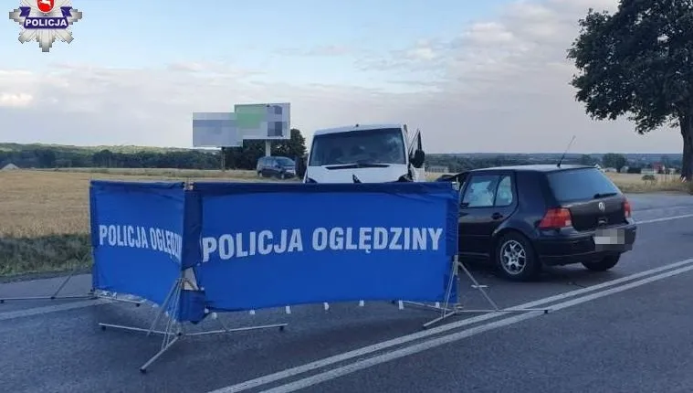 Volkswagen zderzył się z busem. Jedna osoba zginęła