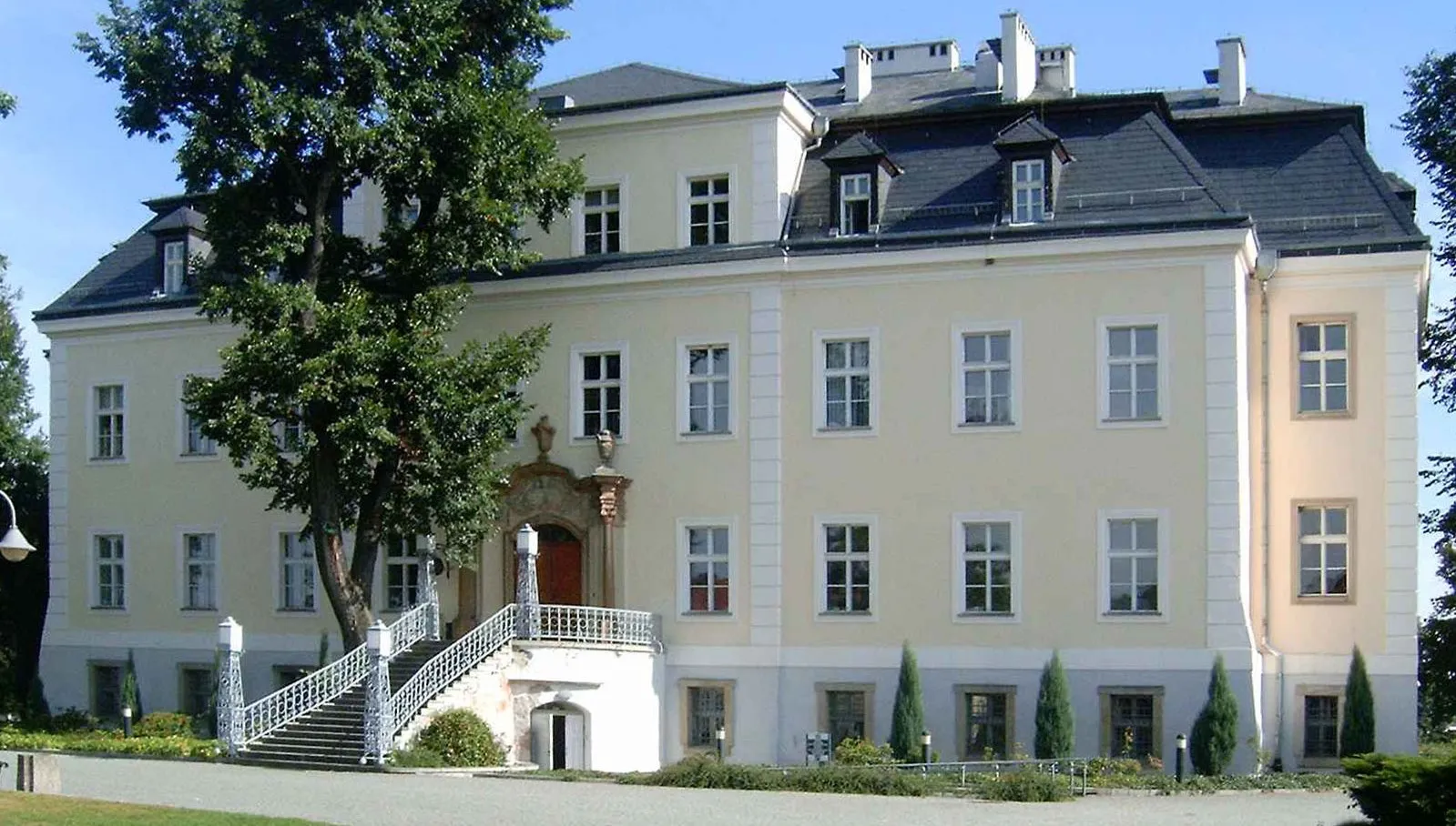 Krzyżowa: Wystawa o ofiarach nazistowskich mordów