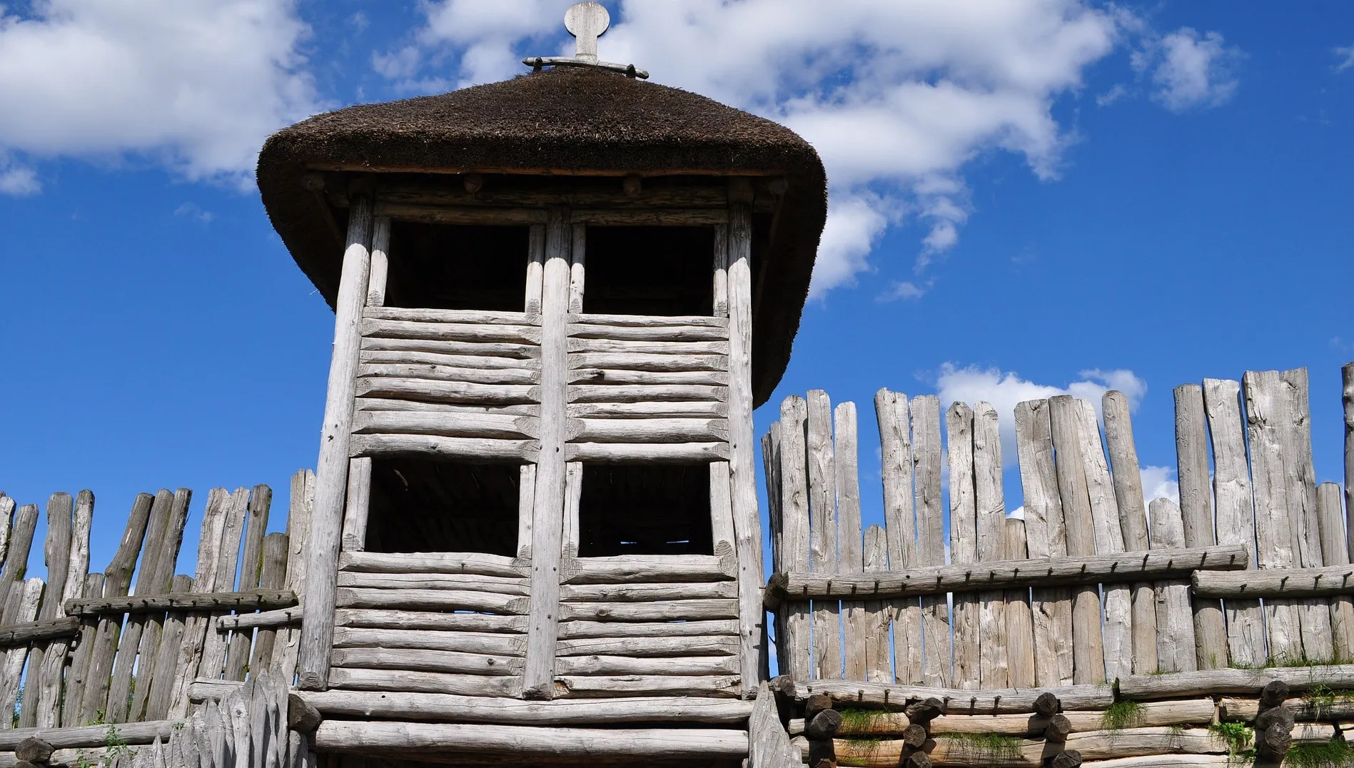 Biskupin - rezerwat archeologiczny początków osadnictwa na terenie Polski