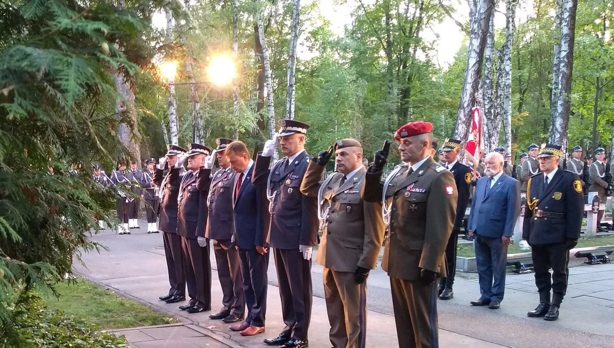 Szef MON uczcił pamięć żołnierzy roku 1920. "Dobrze zasłużyli się Polsce"