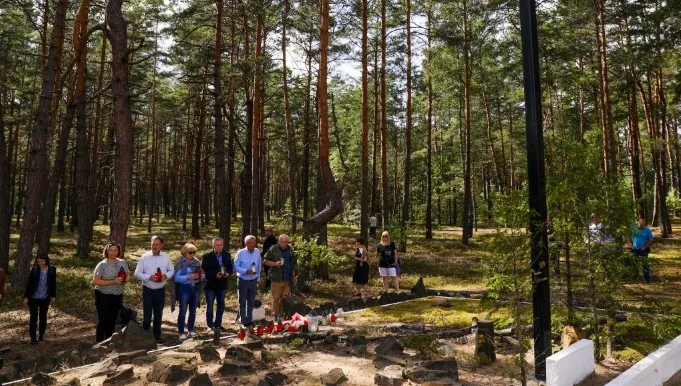 Marszałek Senatu odwiedził polskie miejsca pamięci