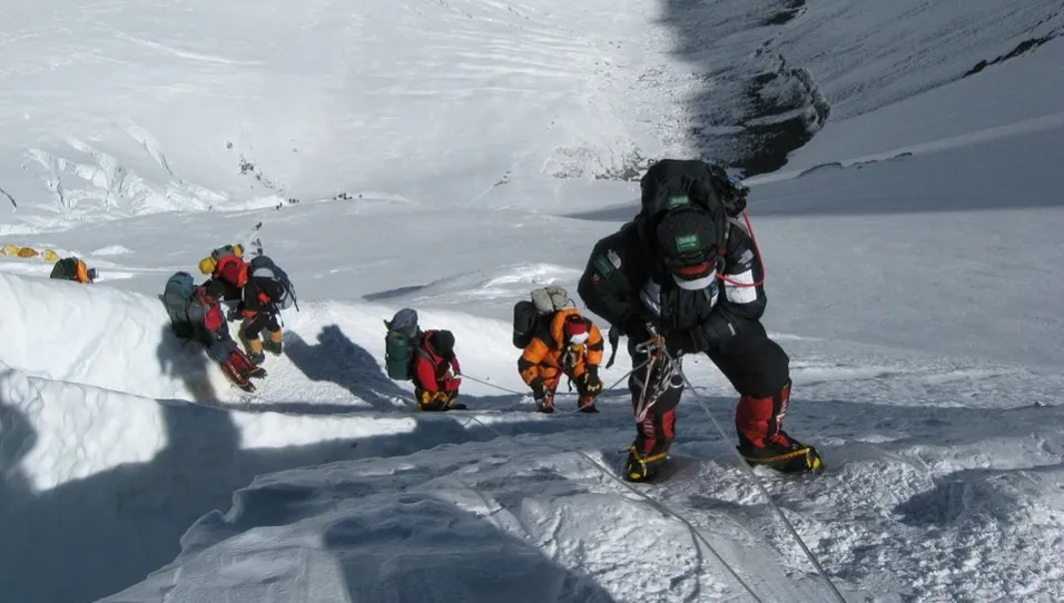 Mount Everest nie dla każdego? Będą surowe kryteria dla atakujących "dach świata"
