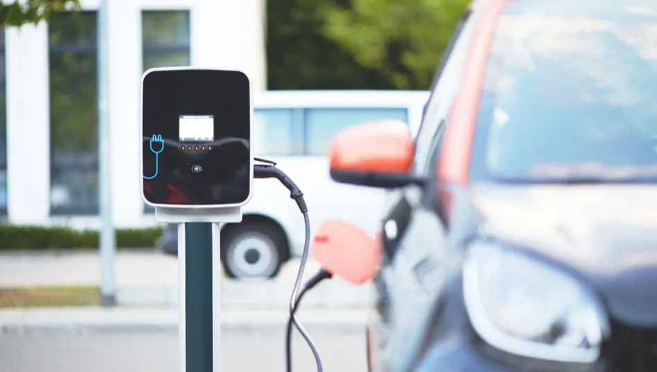 Gdzie można doładować elektryczne auto? Przybywa takich punktów
