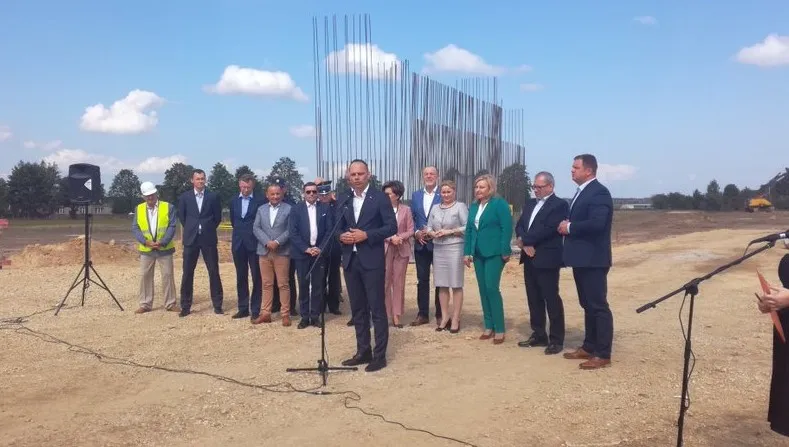 Cel:  każdy region dostępny komunikacyjnie