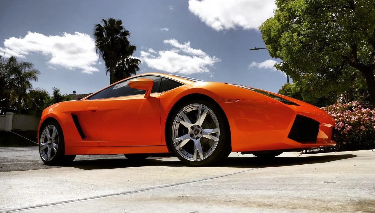Ta podróbka kosztowała ją krocie! Pewna Chinka przez swoje Lamborghini trafiła za kratki 