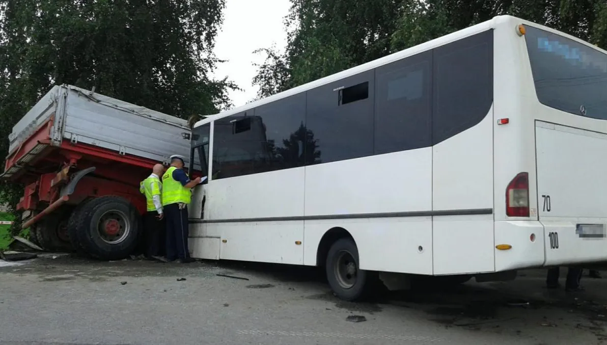 Zderzenie ciężarówki z autobusem. Jest śledztwo
