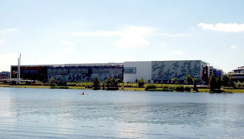 Galerie dokonują akrobacji