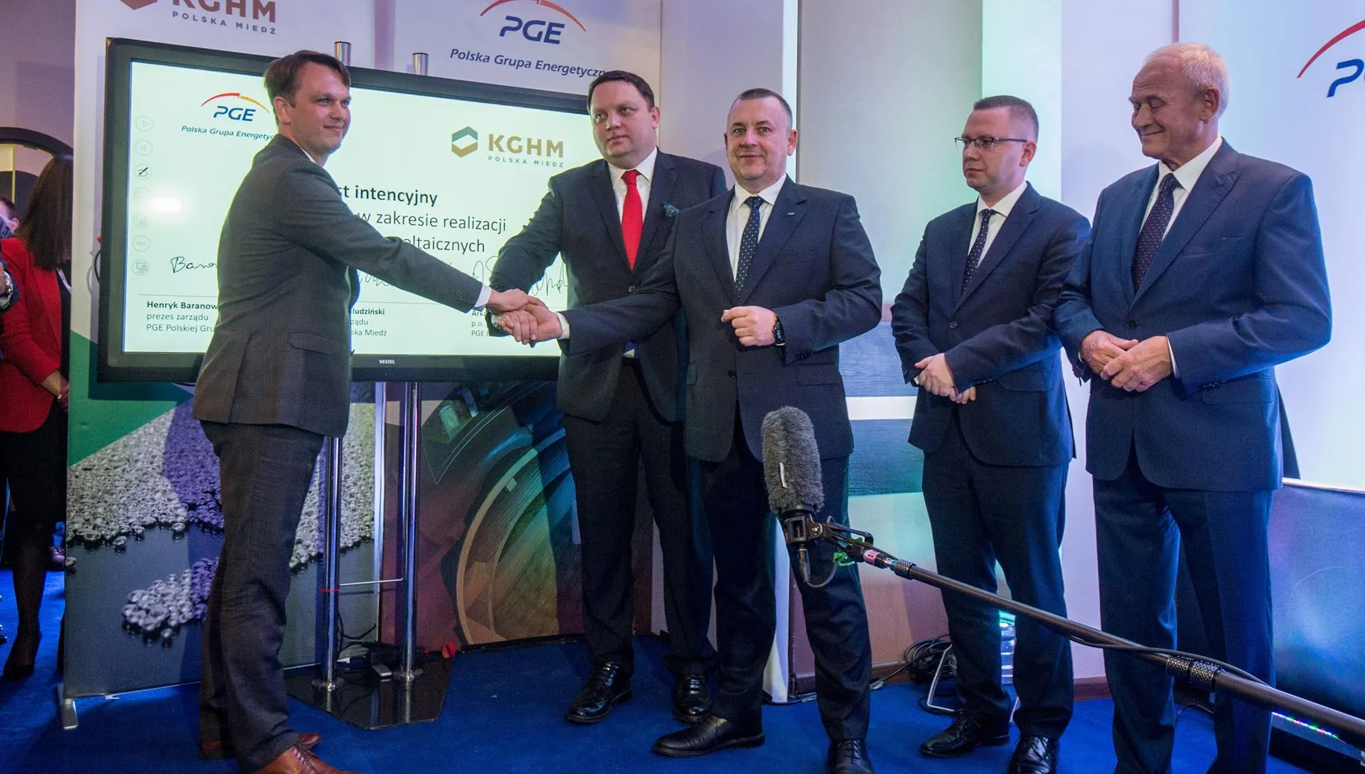 Fotowoltaika i farmy wiatrowe na Bałtyku zazielenią polską energetykę