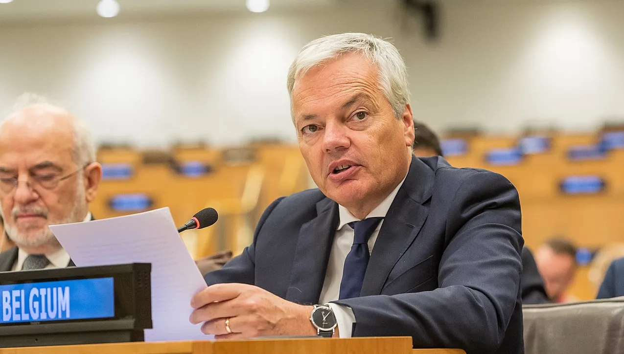 Ma być komisarzem od praworządności. Ale jest skandal z donosem byłego agenta wywiadu