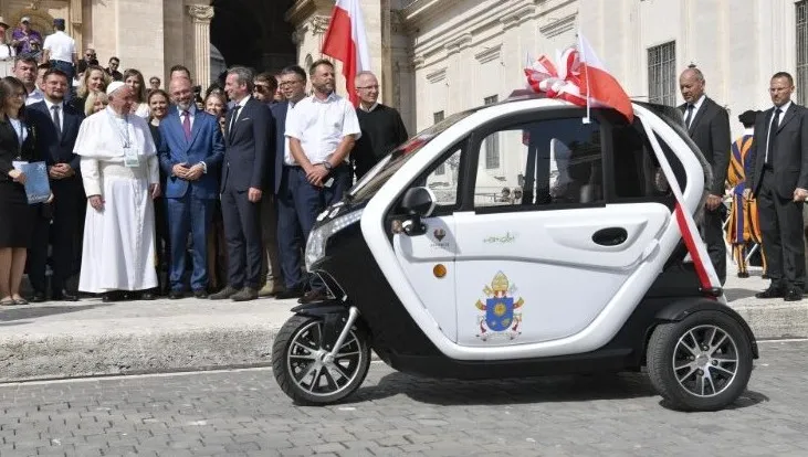 Elektryczny trójkołowiec dla papieża