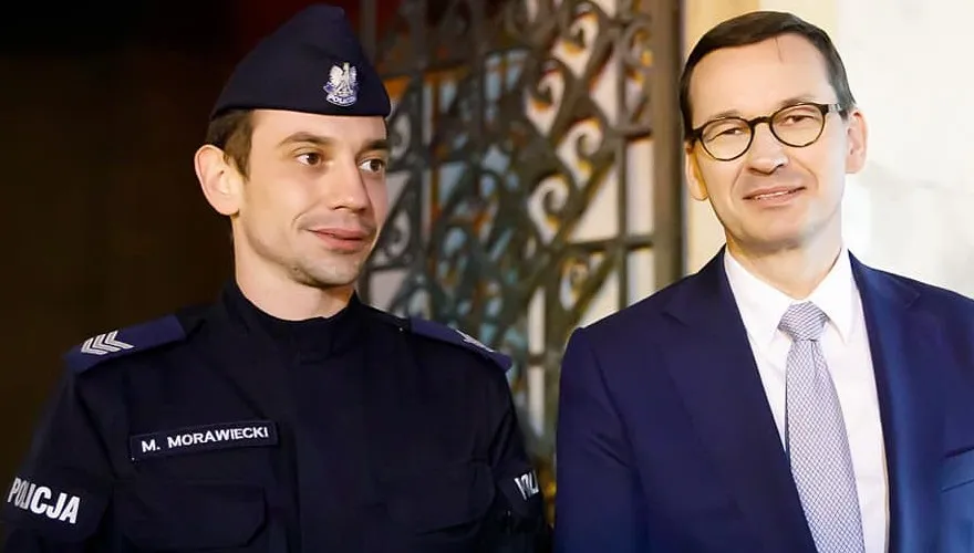 Jak Morawiecki z Morawieckim ramię w ramię stanęli. Premier nie krył rozbawienia: #MandatuNieBylo