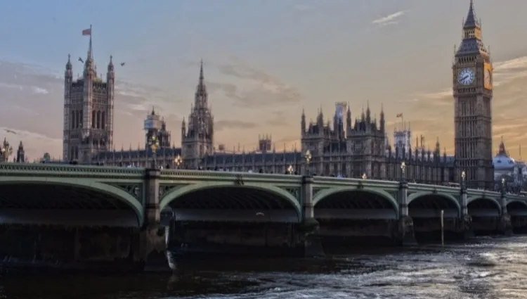 Wstrzymywali ruch, przyklejali się do ulic... Setki ekoterrorystów aresztowanych na ulicach Londynu