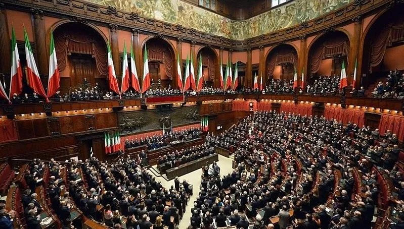 Włosi odchudzą swój parlament