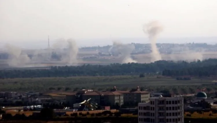 Kobane ze wsparciem syryjskich sił rządowych. Celem odparcie tureckiej ofensywy