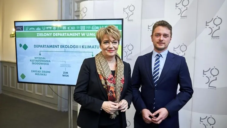 Łódzki ratusz z departamentem do spraw... klimatu