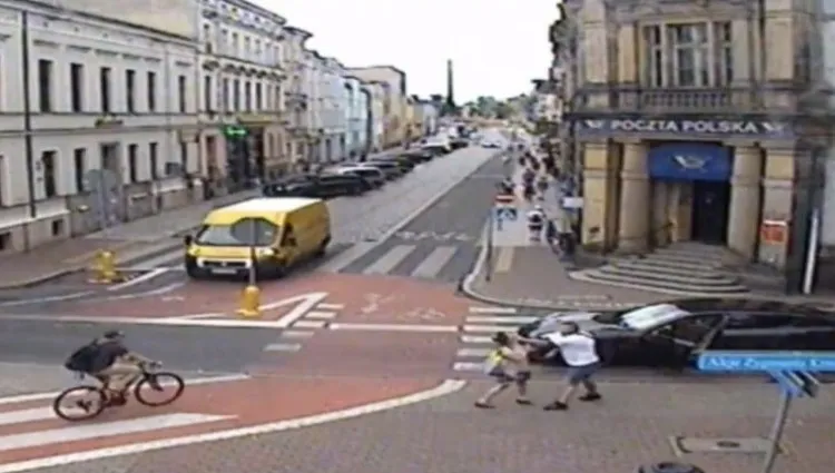 Agresor z porsche stanie przed sądem