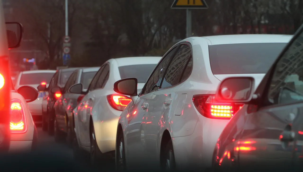 Kilkukilometrowy korek na A4 