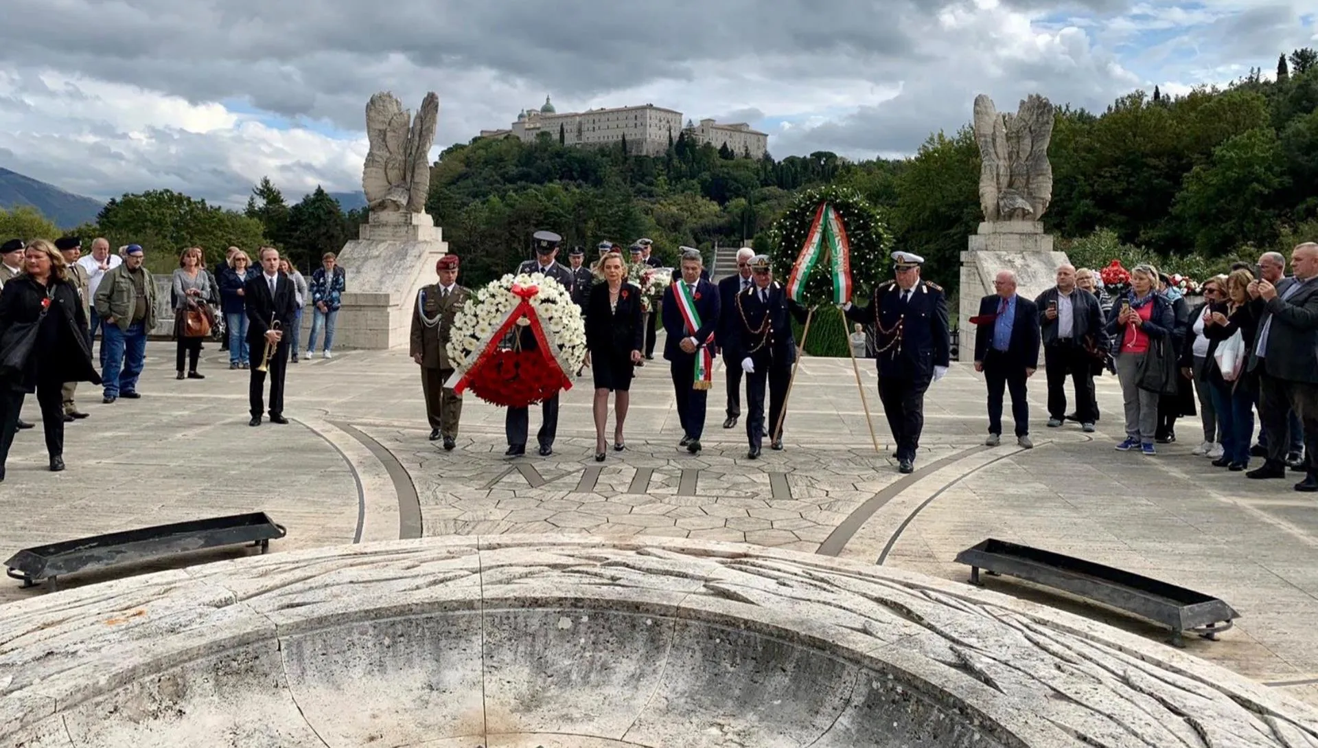 Msza święta na Monte Cassino. Na miejscu obecna ambasador Anna Maria Anders