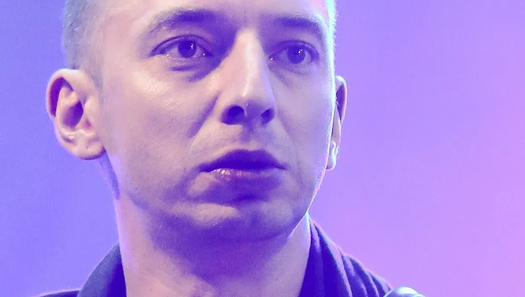 Pomimo poważnej wady serca, żyje normalnie i... najdłużej na świecie. Lider Łez otwarcie o chorobie