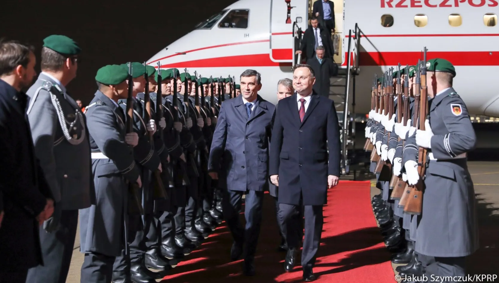 Prezydent Duda udał się do Berlina. Weźmie udział w obchodach 30. rocznicy upadku muru berlińskiego