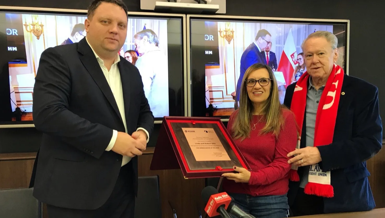 Rodzice Michaela Ollisa odebrali nagrodę "Honorowy Ambasador Polski". "Bóg działa w tajemniczy sposób"