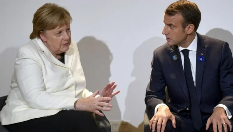 Europejskiego teatrzyku ciąg dalszy. Rzecznik rządu przekonuje: Merkel nie gniewa się na Macrona