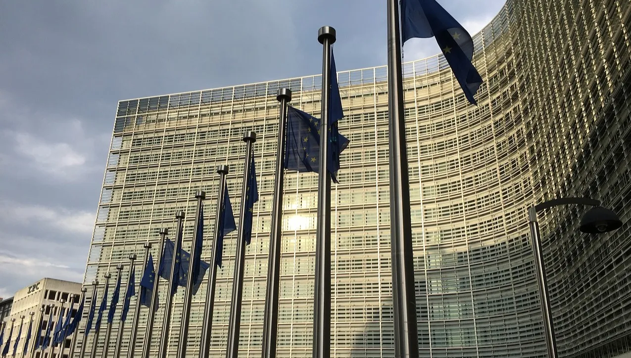 Eurokomisarze znów idą do TSUE przeciw Polsce. Tym razem uderzą w polskie koncerny?