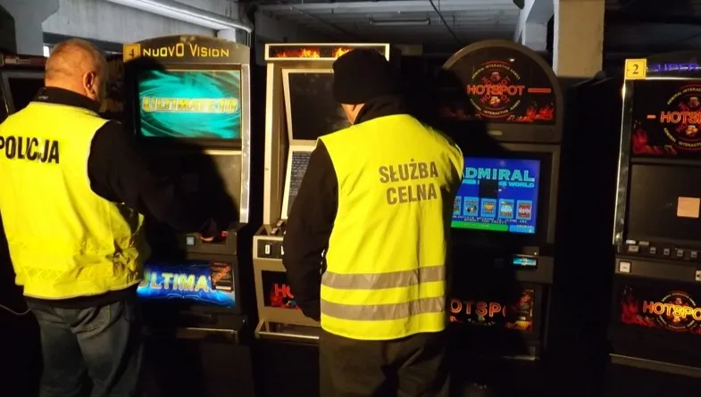 Wejście na PIN, a w środku nielegalne automaty