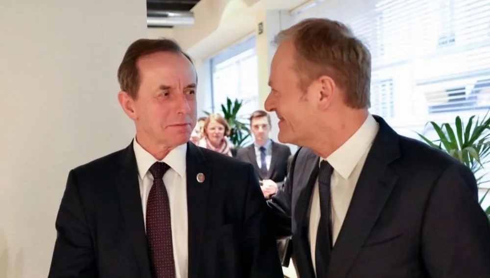 Ależ to było spotkanie! Tusk rozpływał się nad Grodzkim: bohater demokracji, nowa nadzieja