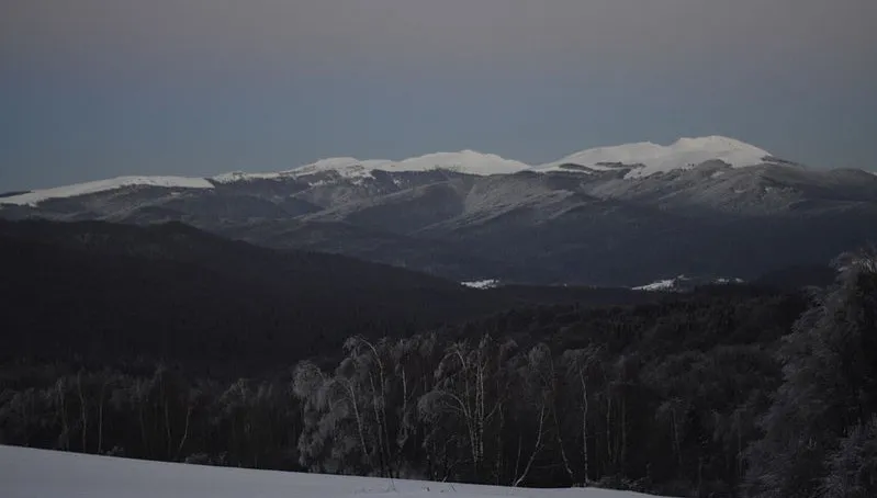 Bieszczady: 10 stopni mrozu i 15 cm śniegu