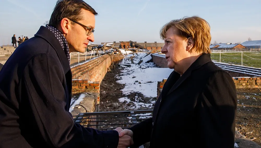 Niemcy o Merkel w Auschwitz
