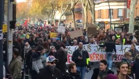 Kolejny dzień masowych protestów we Francji. Nie chcą zmian forsowanych przez Macrona