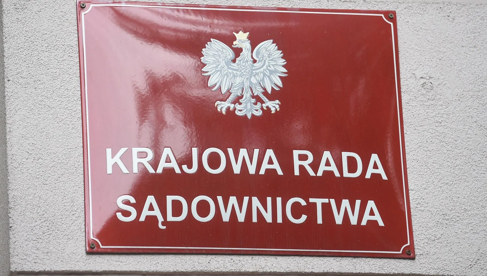 KRS odpowiada na działania Sądu Najwyższego: powinny się one spotkać ze stanowczą reakcją
