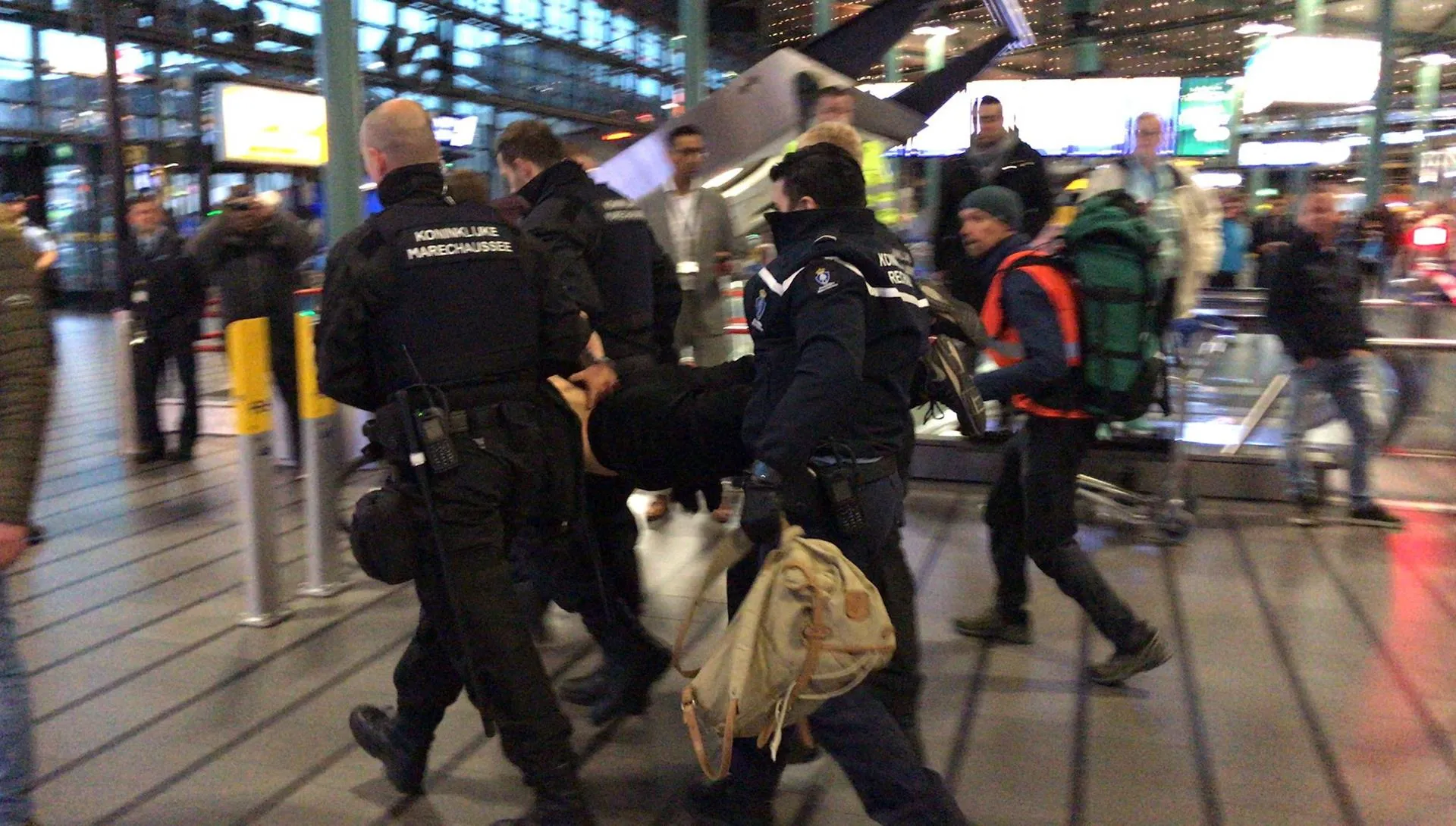 Ekoterroryści na lotnisku w Amsterdamie