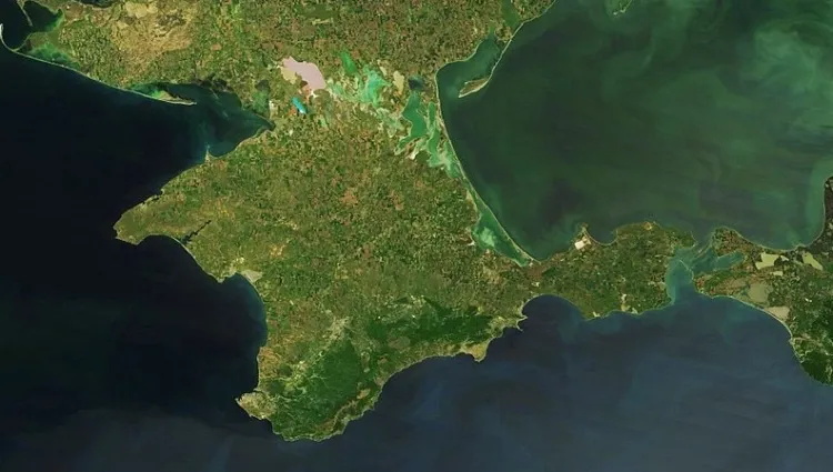 Mieszkańcy Krymu masowo wyrabiają paszporty. Chcą bezwizowo poruszać się po UE
